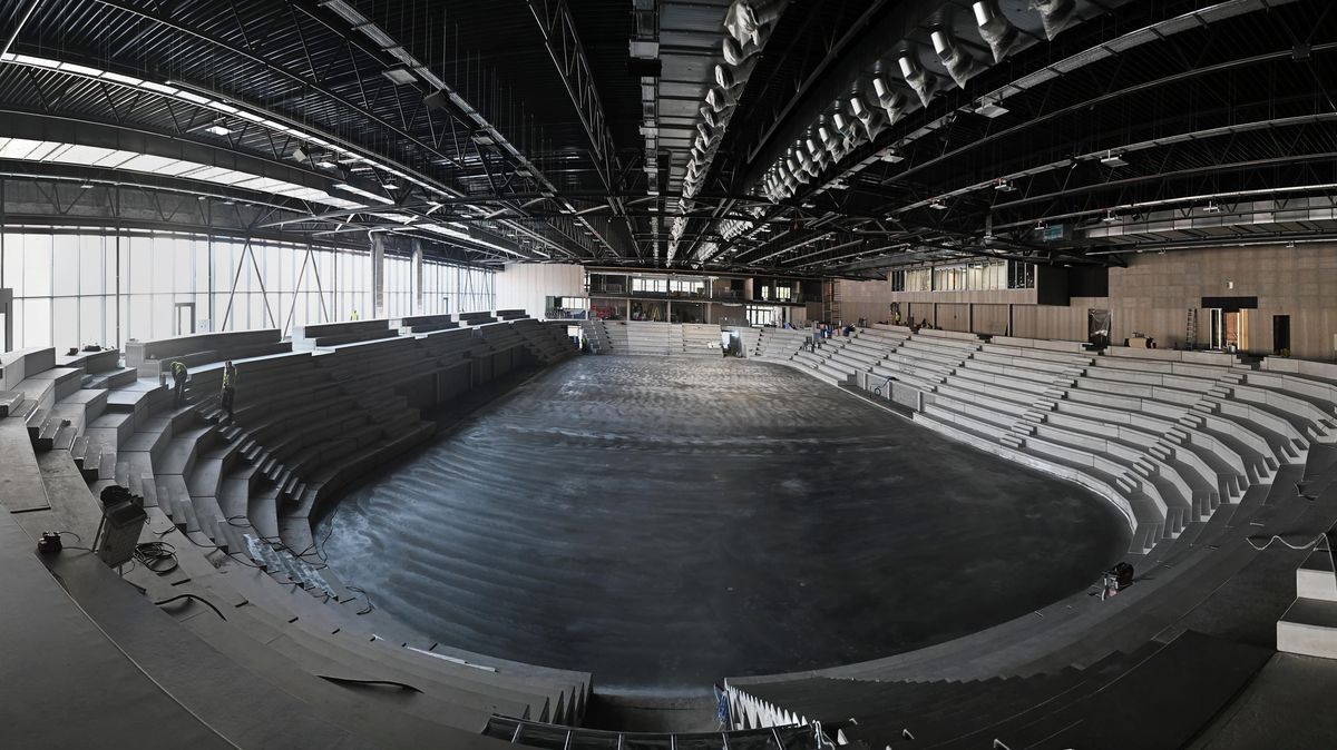 FOTO: Velká rekonstrukce stadionu v Třebíči je z velké části dokončená